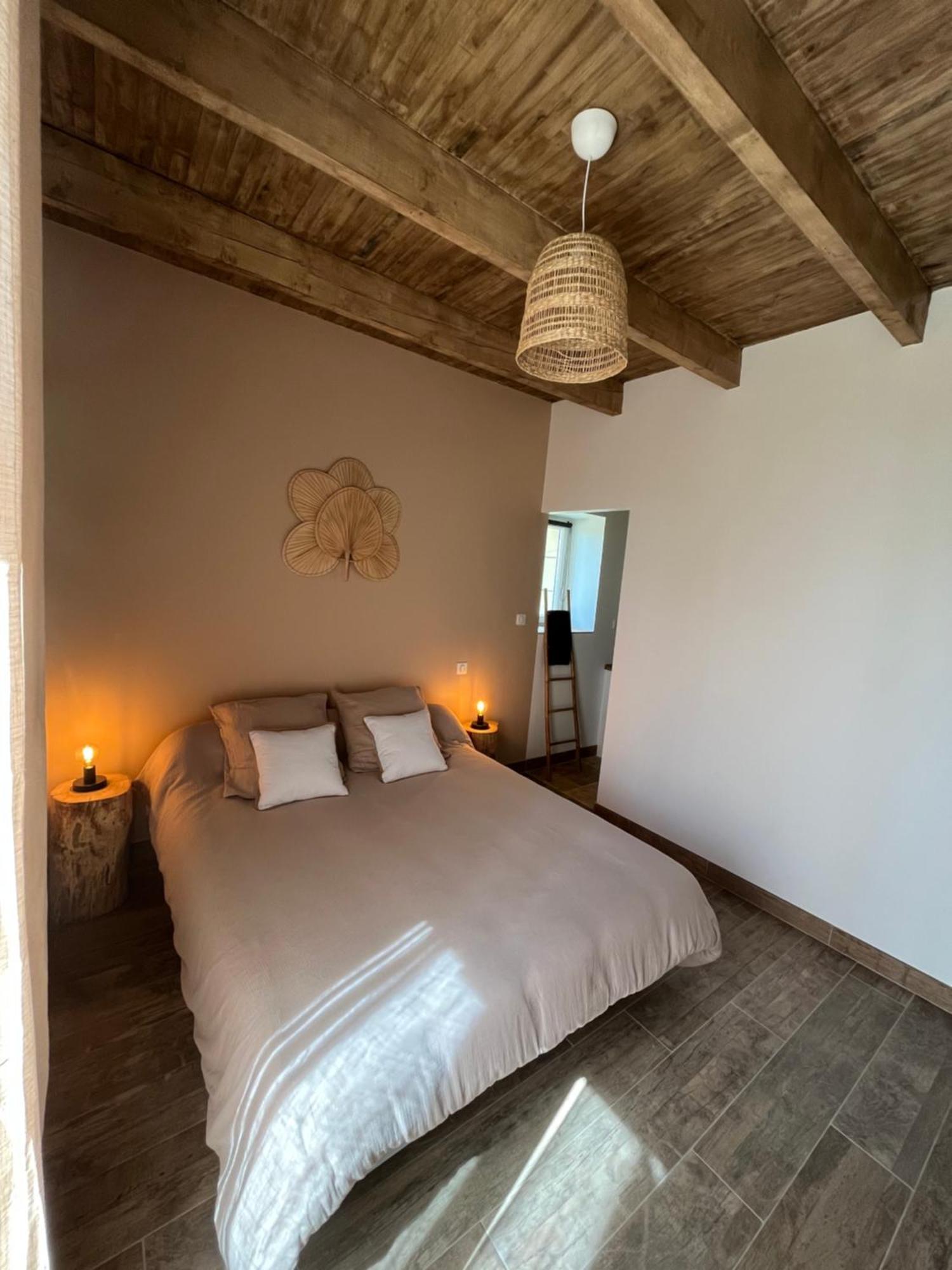 サン・タヴィ・セニュール La Petite Ferme De La Croix Bed & Breakfast エクステリア 写真